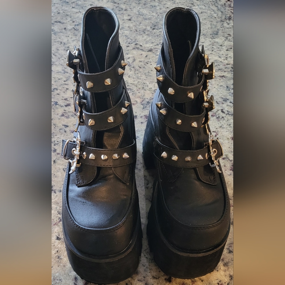 Demonia Ashes-55 size 8